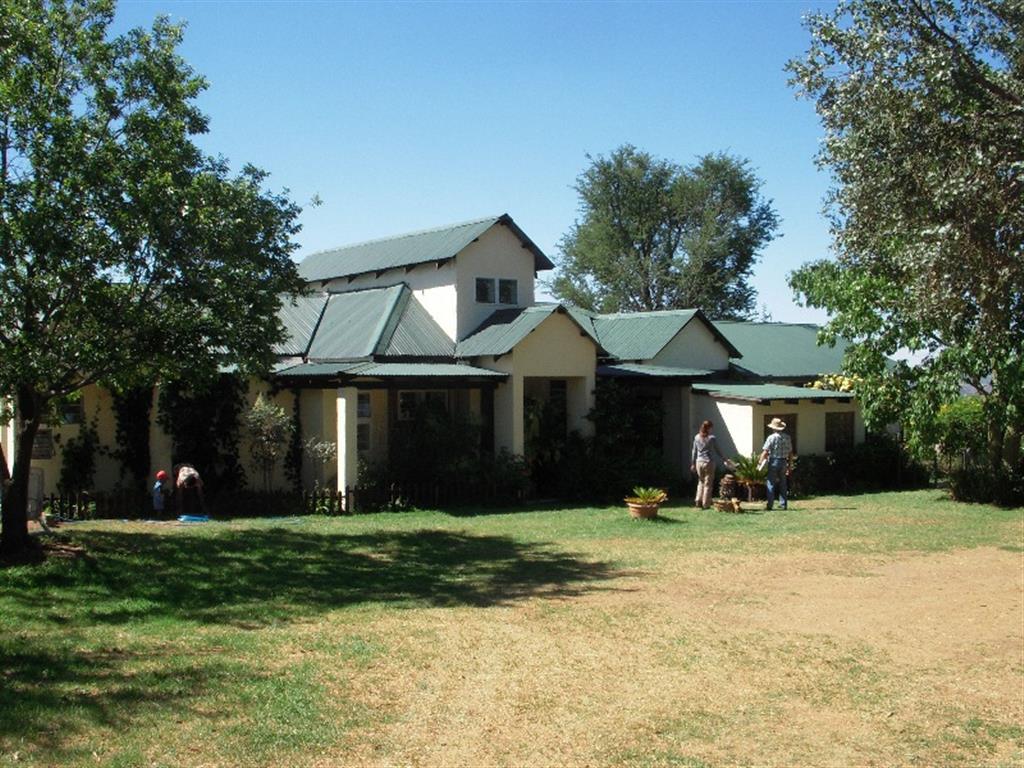 9 Bedroom House + Cottage/Flat for Sale - Gauteng