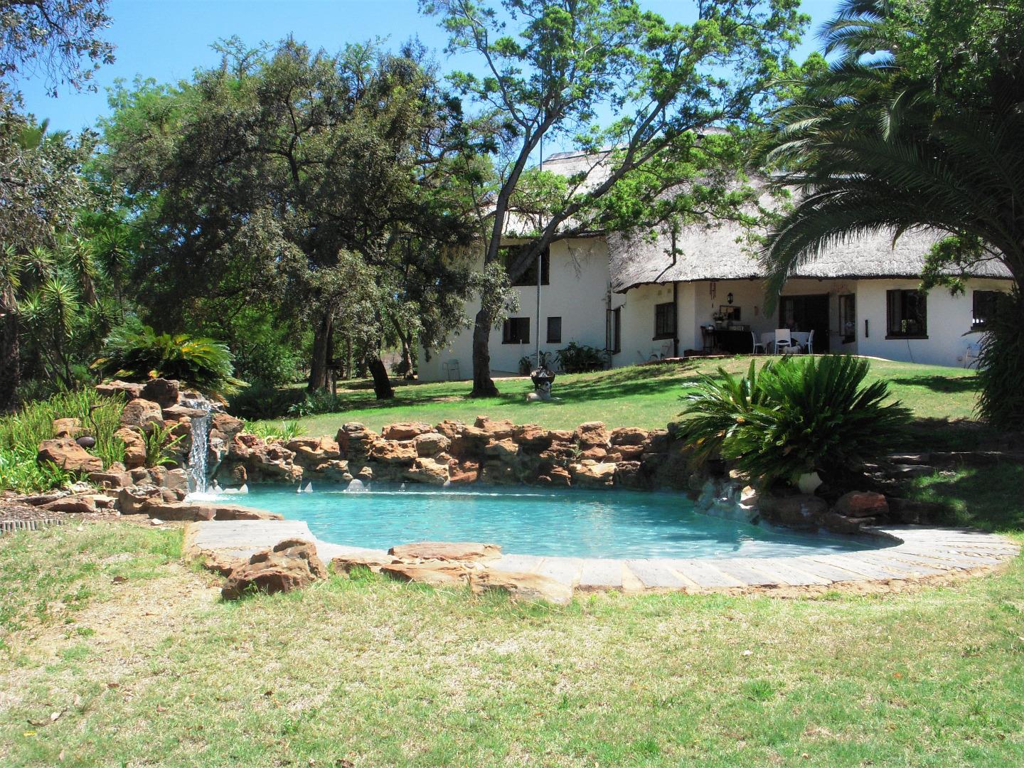 8 Bedroom House + Cottage/Flat for Sale - Gauteng