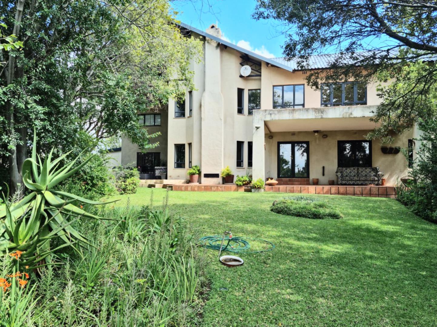 5 Bedroom House + Cottage/Flat for Sale - Gauteng