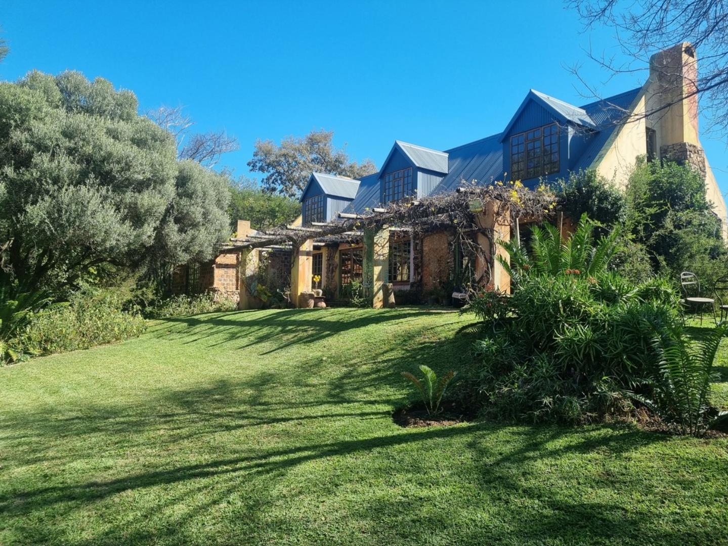 5 Bedroom House + Cottage/Flat for Sale - Gauteng