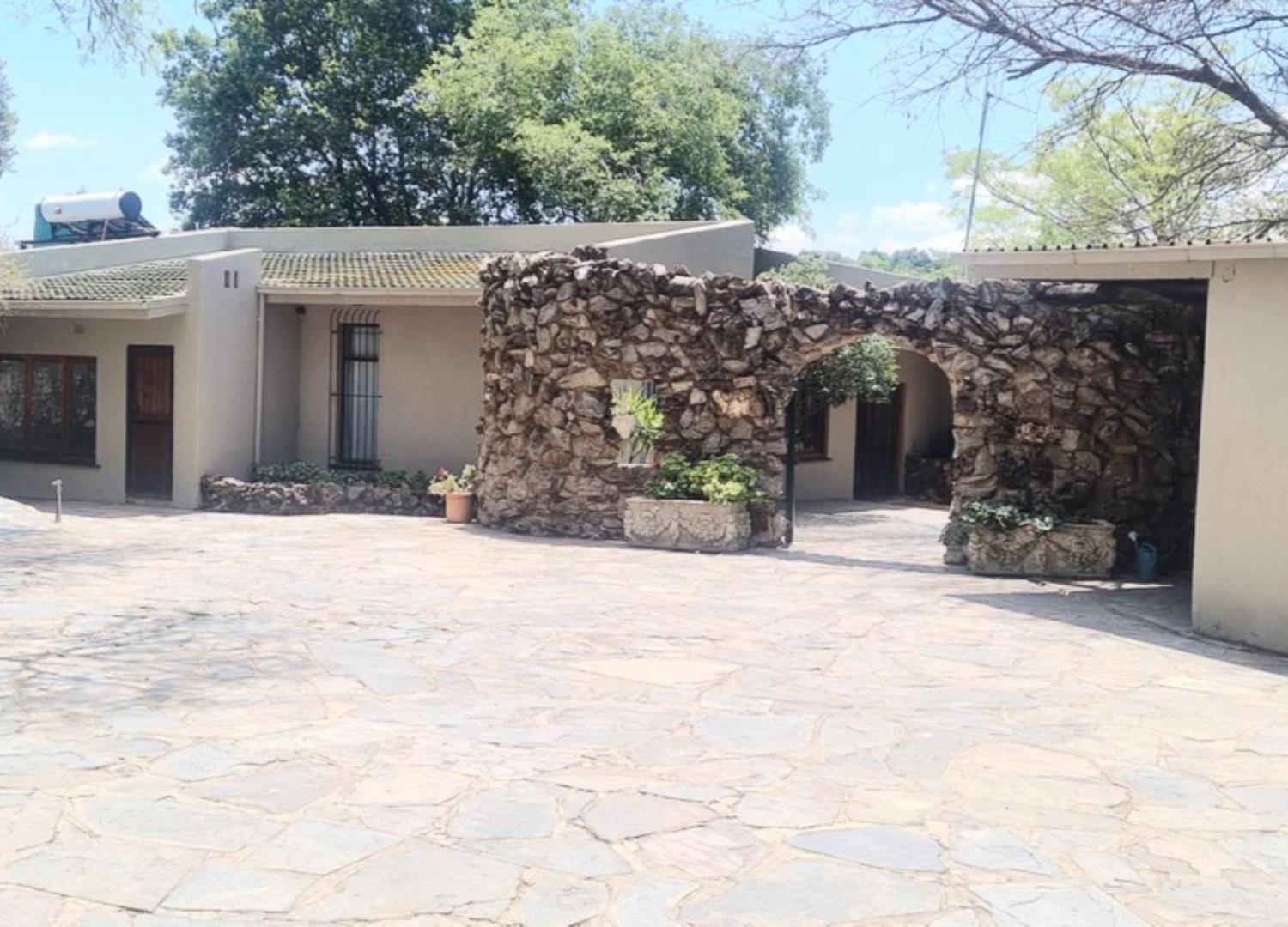 6 Bedroom House + Cottage/Flat for Sale - Gauteng