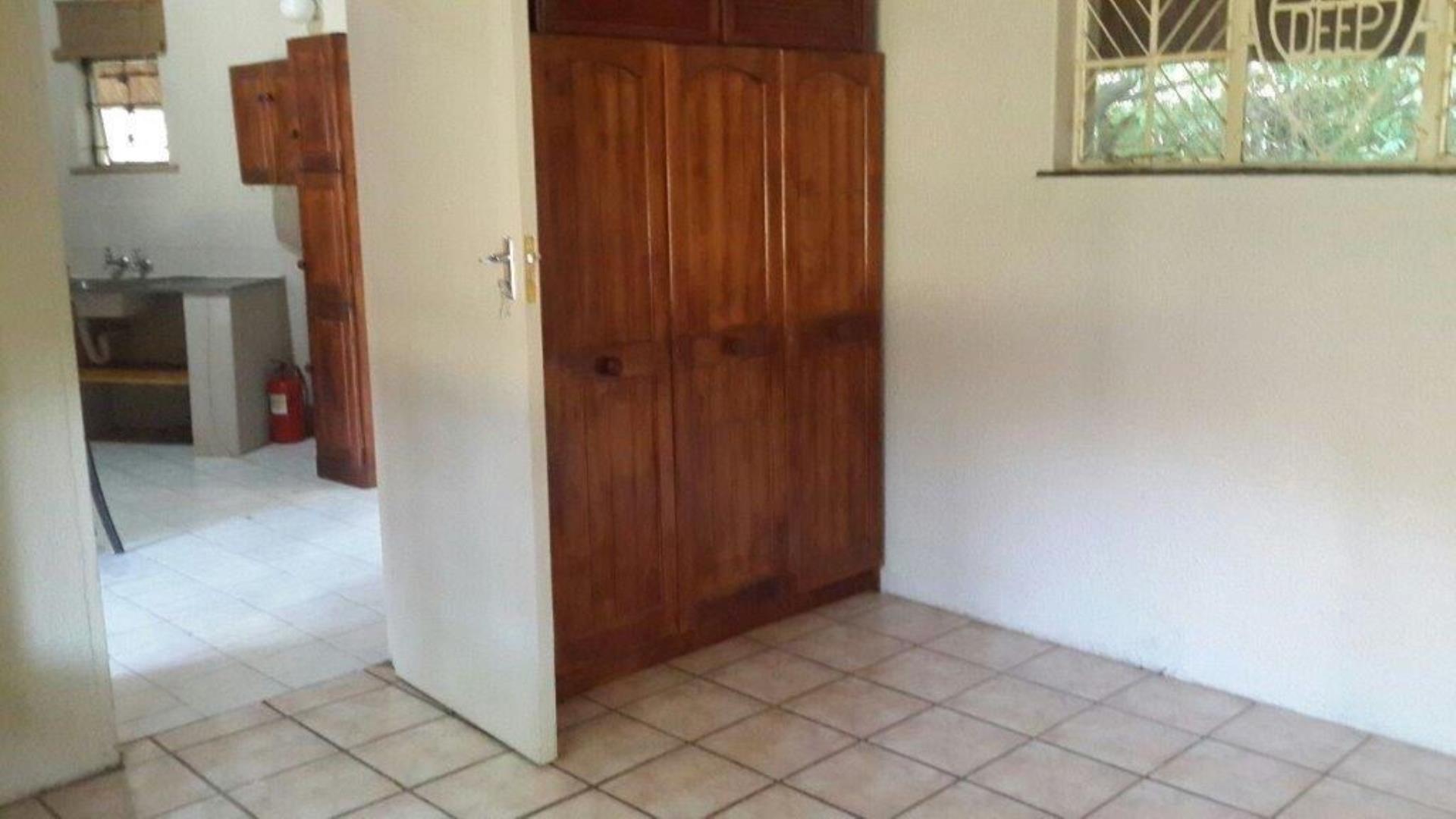 766429_THATCH_COTTAGE_BEDROOM_INTO_KITCHEN.jpg