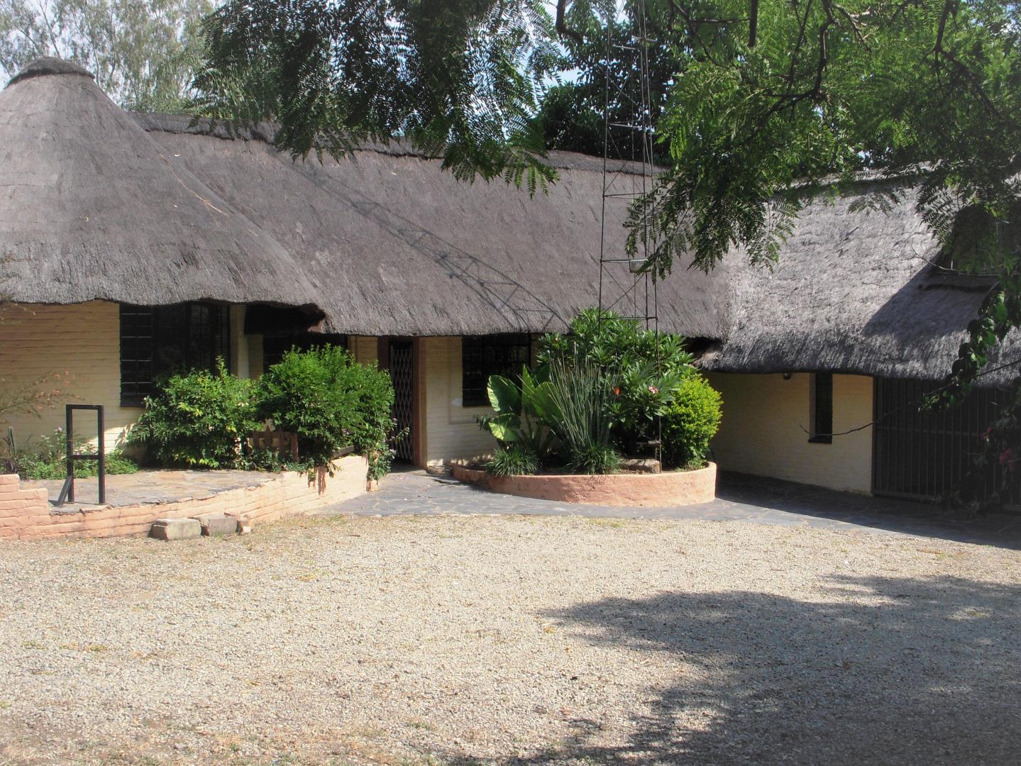 9 Bedroom House + Cottage/Flat for Sale - Gauteng